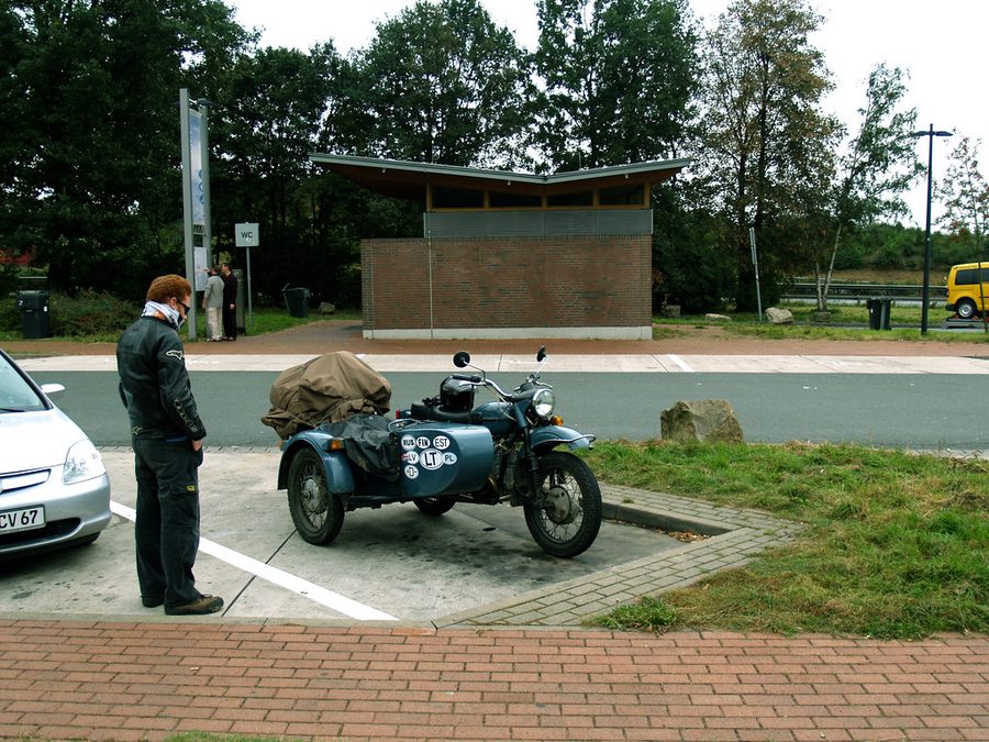 Почему на немецких автобанах нет ограничения скорости